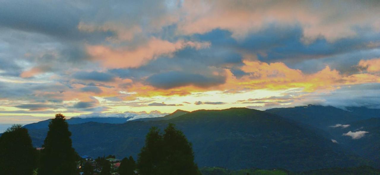 Swabhumi Homestay Kurseong Exteriör bild