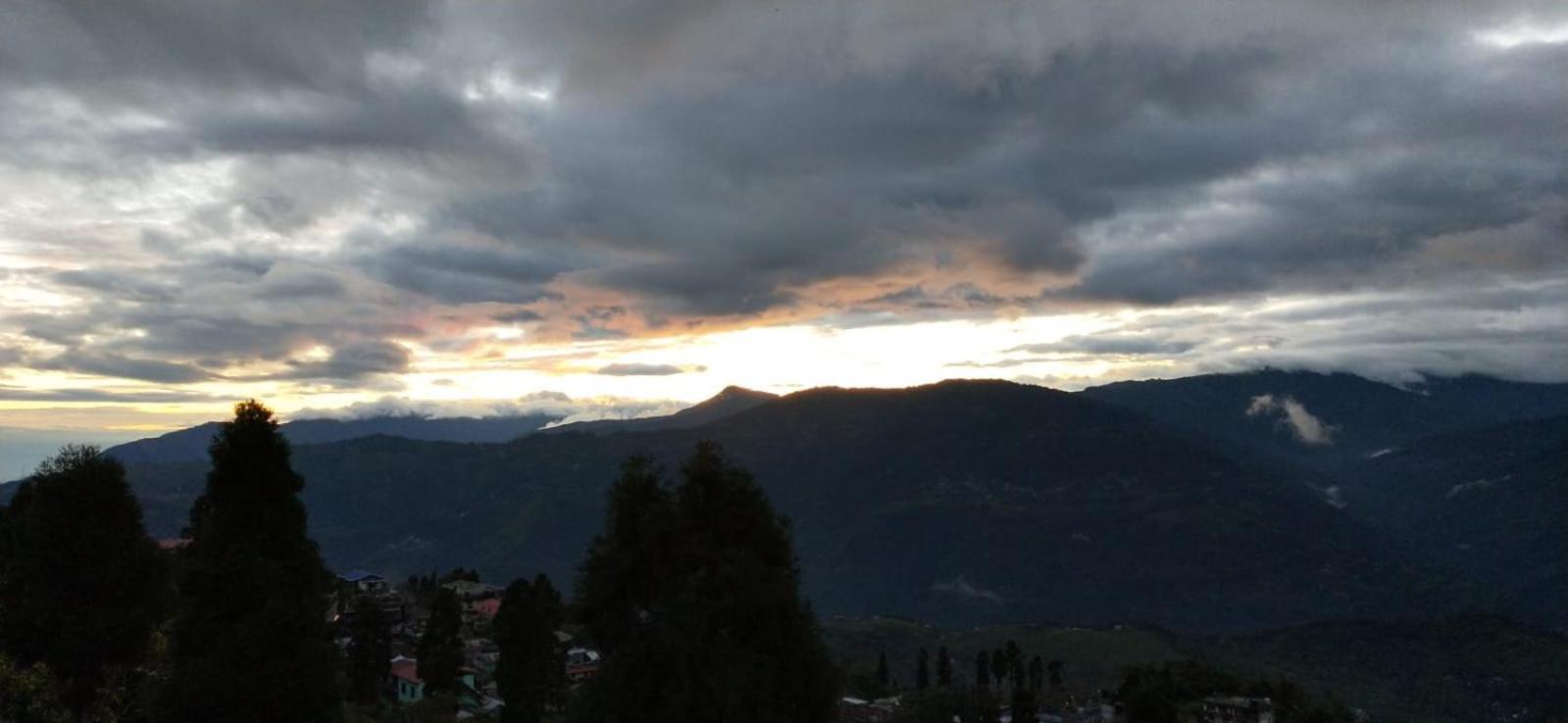 Swabhumi Homestay Kurseong Exteriör bild