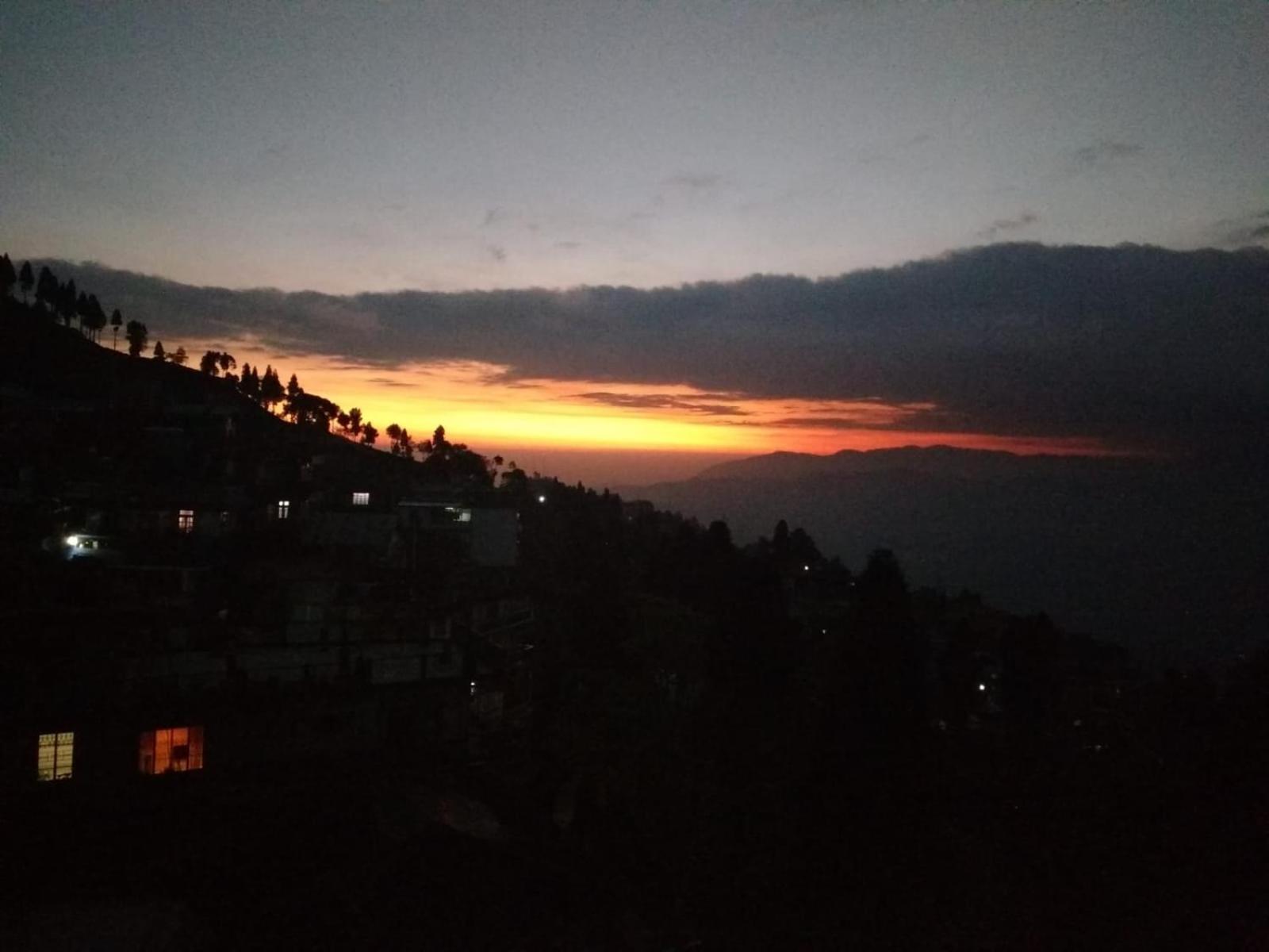 Swabhumi Homestay Kurseong Exteriör bild